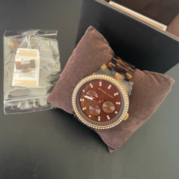 Michael Kors Tortoise Watch MK 5280 - Picture 2 of 10